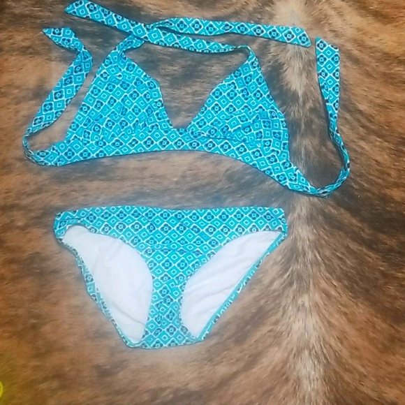 Bikini - Picture 1 of 4